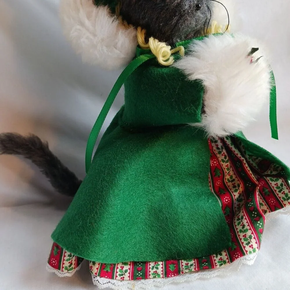 Vintage Handmade Mouse Caroler Green Felt Dress